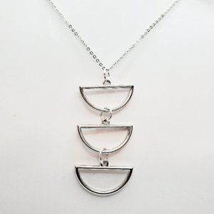 🌹3/$30 NEW Geometric silver half circle silver plated necklace